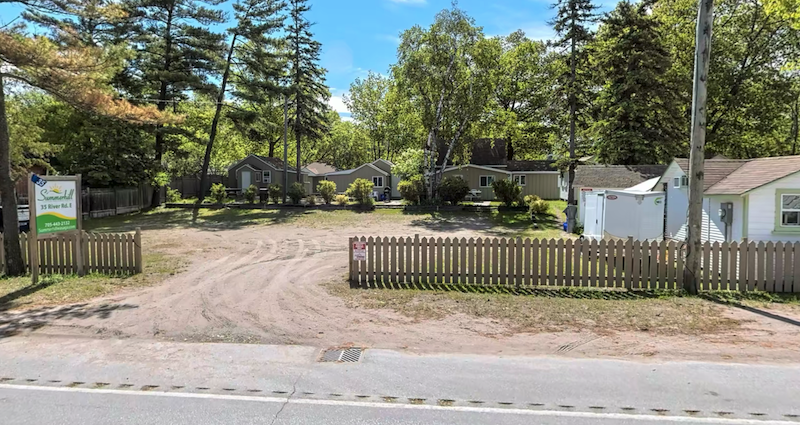 35 River Rd E, Wasaga Beach, ON for sale - Building Photo - Image 3 of 10