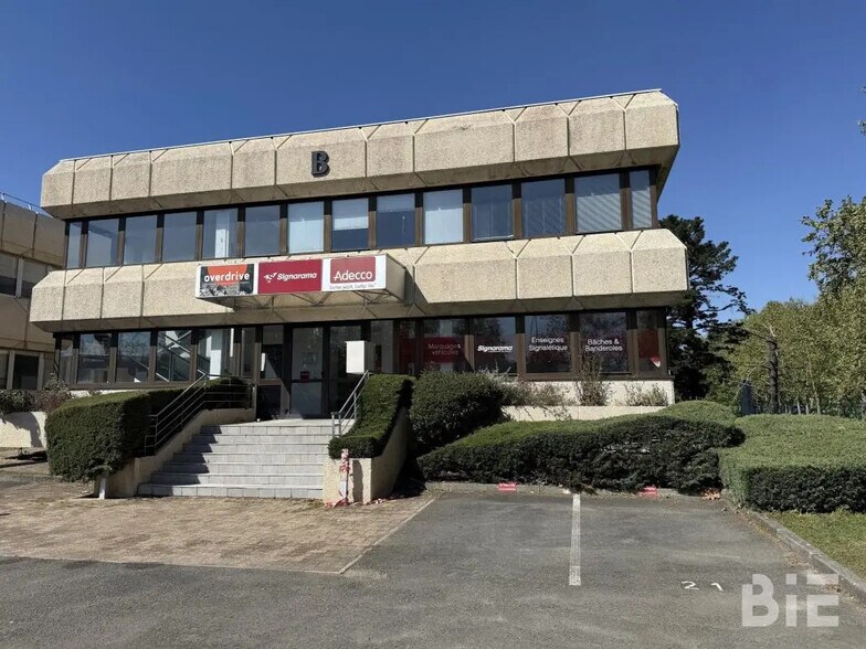 Office in Bruges for lease - Building Photo - Image 2 of 3