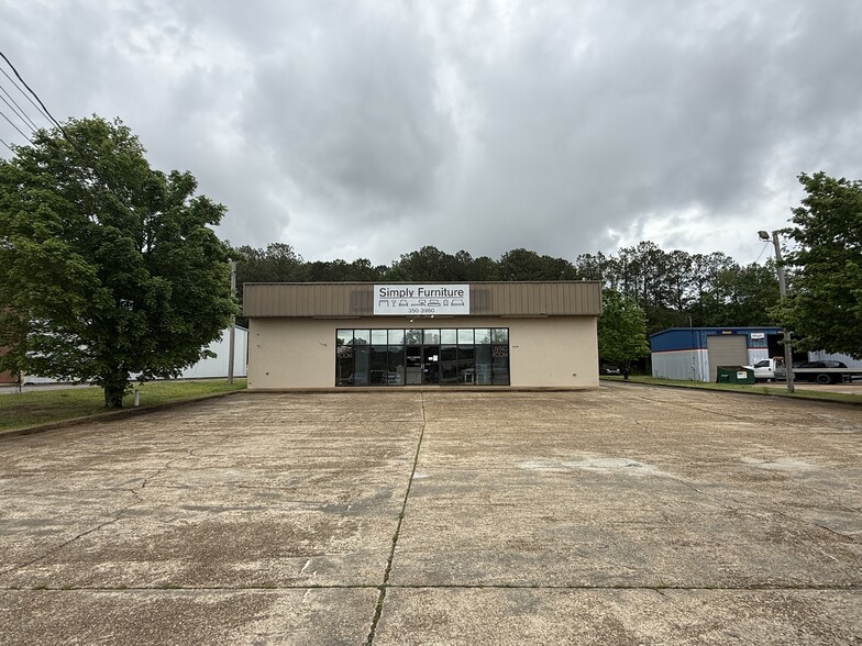 5484 Cliff Gookin Blvd, Tupelo, MS for lease - Primary Photo - Image 1 of 9