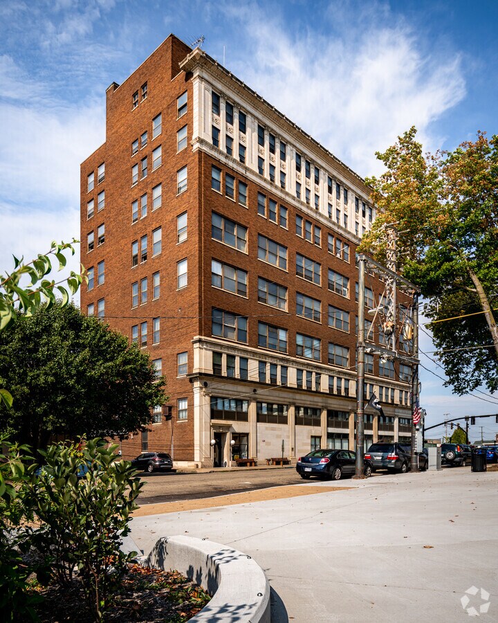 59 Lincoln Way E, Massillon, OH 44646 Massillon Center Apartments