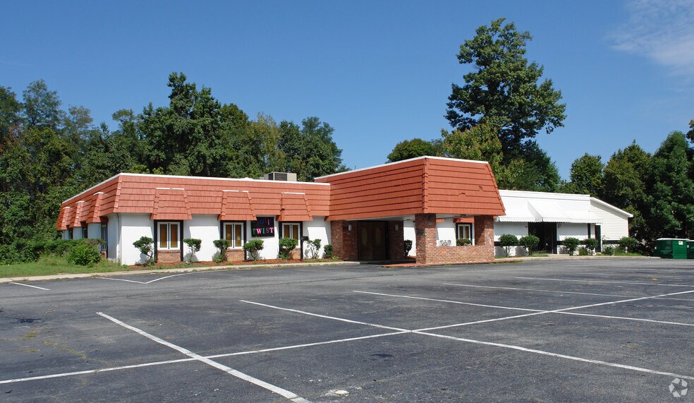 202 Ardale Dr, High Point, NC for sale - Primary Photo - Image 1 of 1