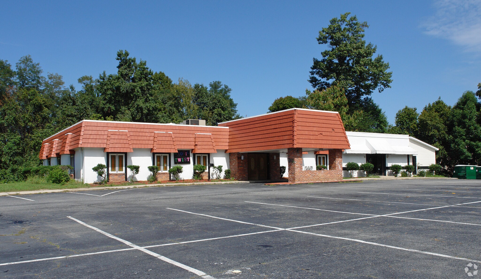 202 Ardale Dr, High Point, NC for sale Primary Photo- Image 1 of 1