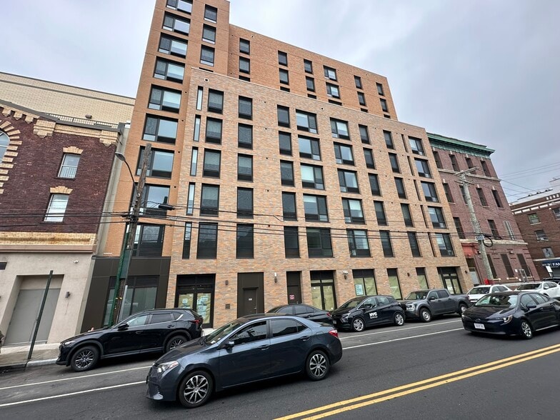 1725 Village Ln, Far Rockaway, NY for lease - Building Photo - Image 1 of 4