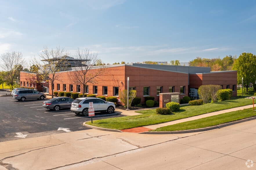 4601 Executive Center Pky, Saint Peters, MO for sale - Building Photo - Image 2 of 4