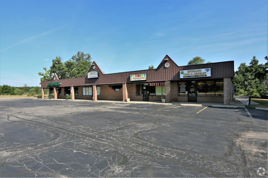 2221 E Highland Rd, Highland, MI for sale - Primary Photo - Image 1 of 1