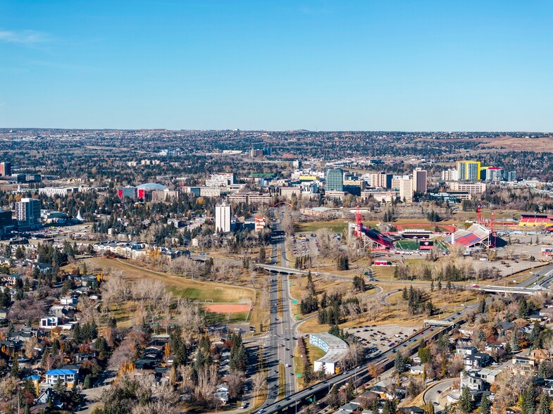 2401 5 Av NW, Calgary, AB for sale - Building Photo - Image 3 of 19