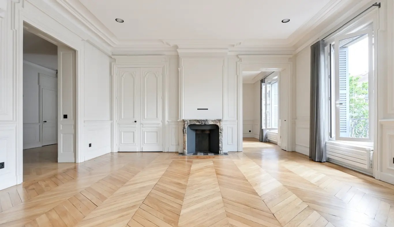 Office in Paris for lease Interior Photo- Image 1 of 4