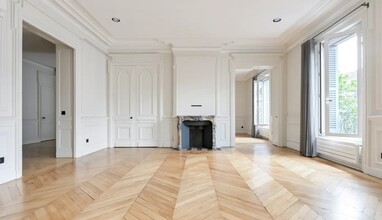 Office in Paris for lease Interior Photo- Image 1 of 4