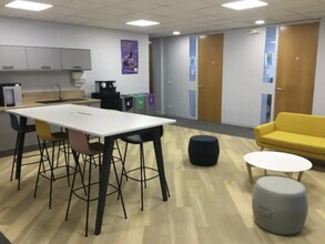 Office in Aubervilliers for lease Interior Photo- Image 2 of 2