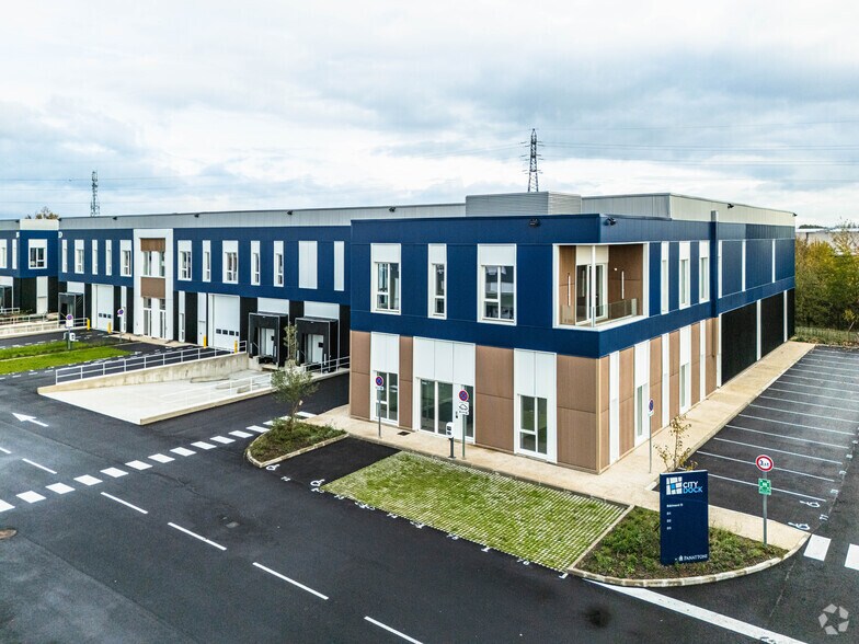 Flex in Moissy-Cramayel for lease - Primary Photo - Image 1 of 2