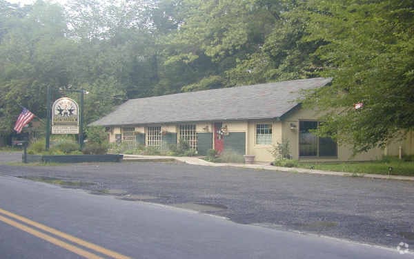 991 River Rd, Erwinna, PA for lease Primary Photo- Image 1 of 10