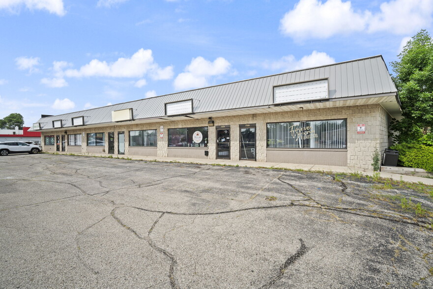 7311-7321 N Teutonia Ave, Milwaukee, WI for sale - Building Photo - Image 3 of 22