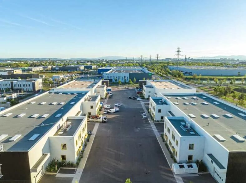 Flex in Saint-Priest for lease - Building Photo - Image 2 of 21