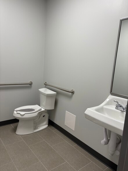 8229 Tyner Rd, Colfax, NC for lease - Building Photo - Image 3 of 8