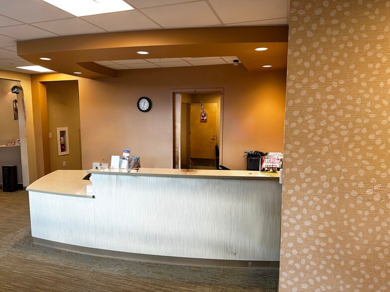 13 Healthcare Dr, Rochester, NH for lease - Interior Photo - Image 2 of 5