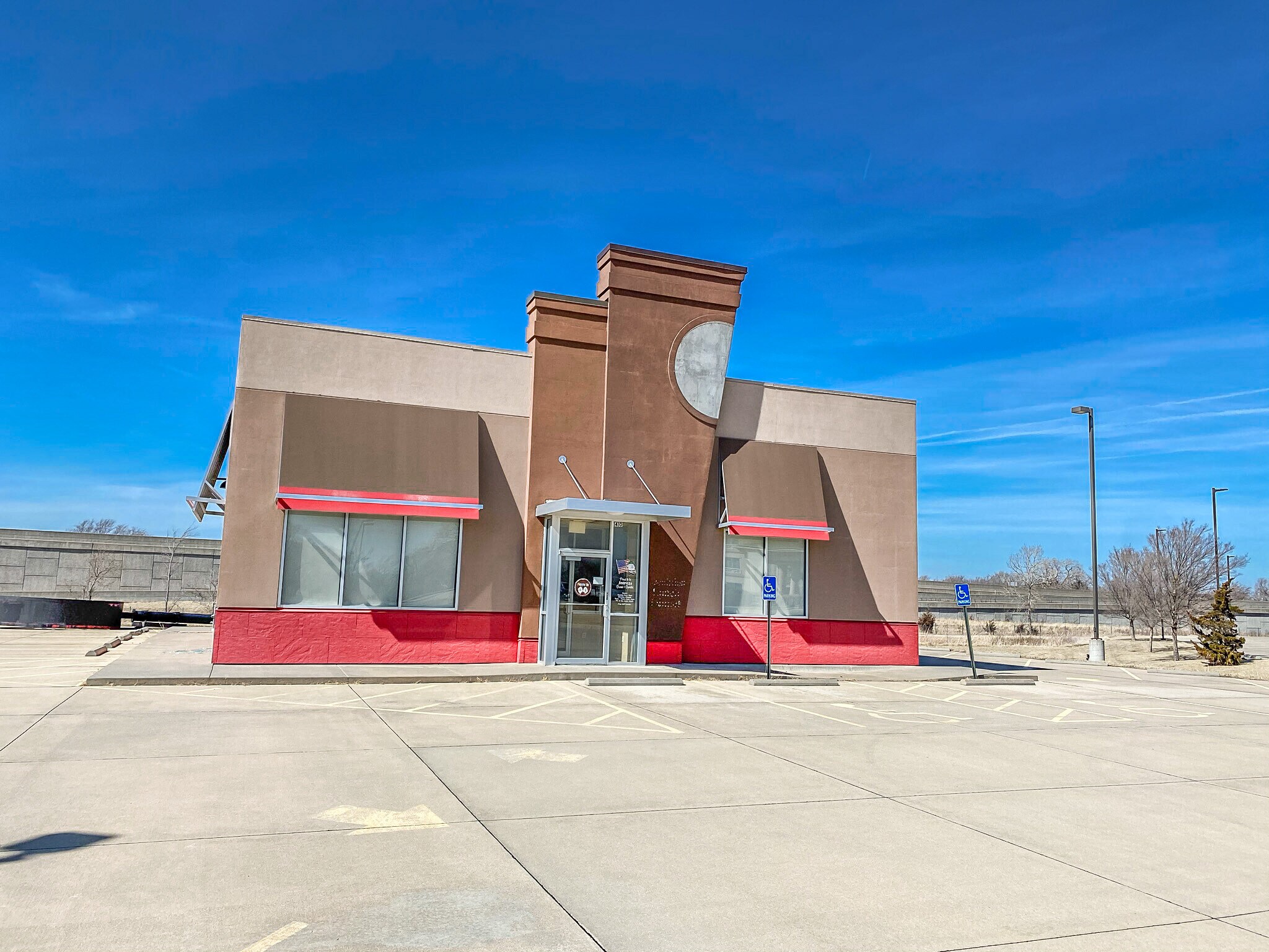 Newton Ks Restaurants - 404iaqv