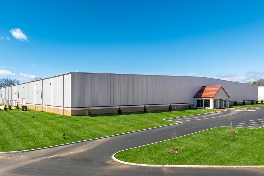 619 American Way, Grenada, MS for lease - Building Photo - Image 2 of 5