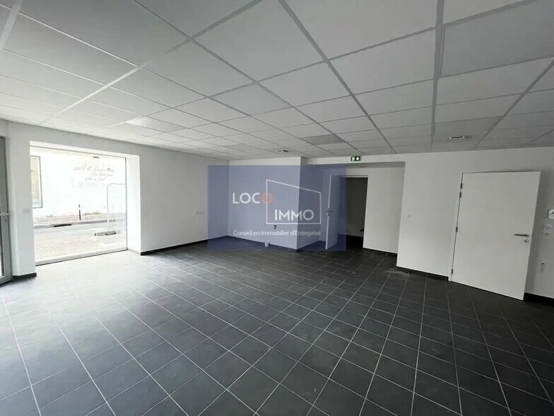 Retail in Bordeaux for lease - Interior Photo - Image 2 of 5