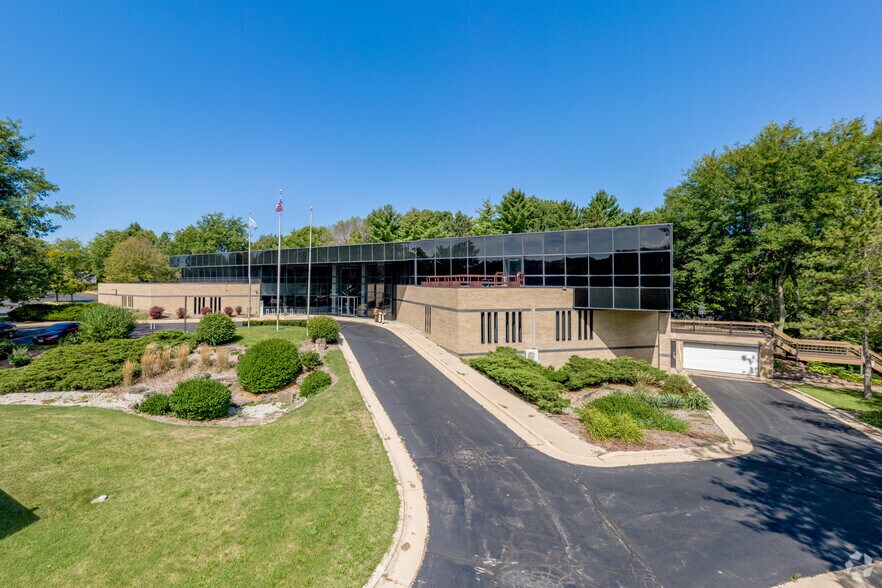 575 W Madison St, Waterloo, WI for sale - Primary Photo - Image 1 of 1