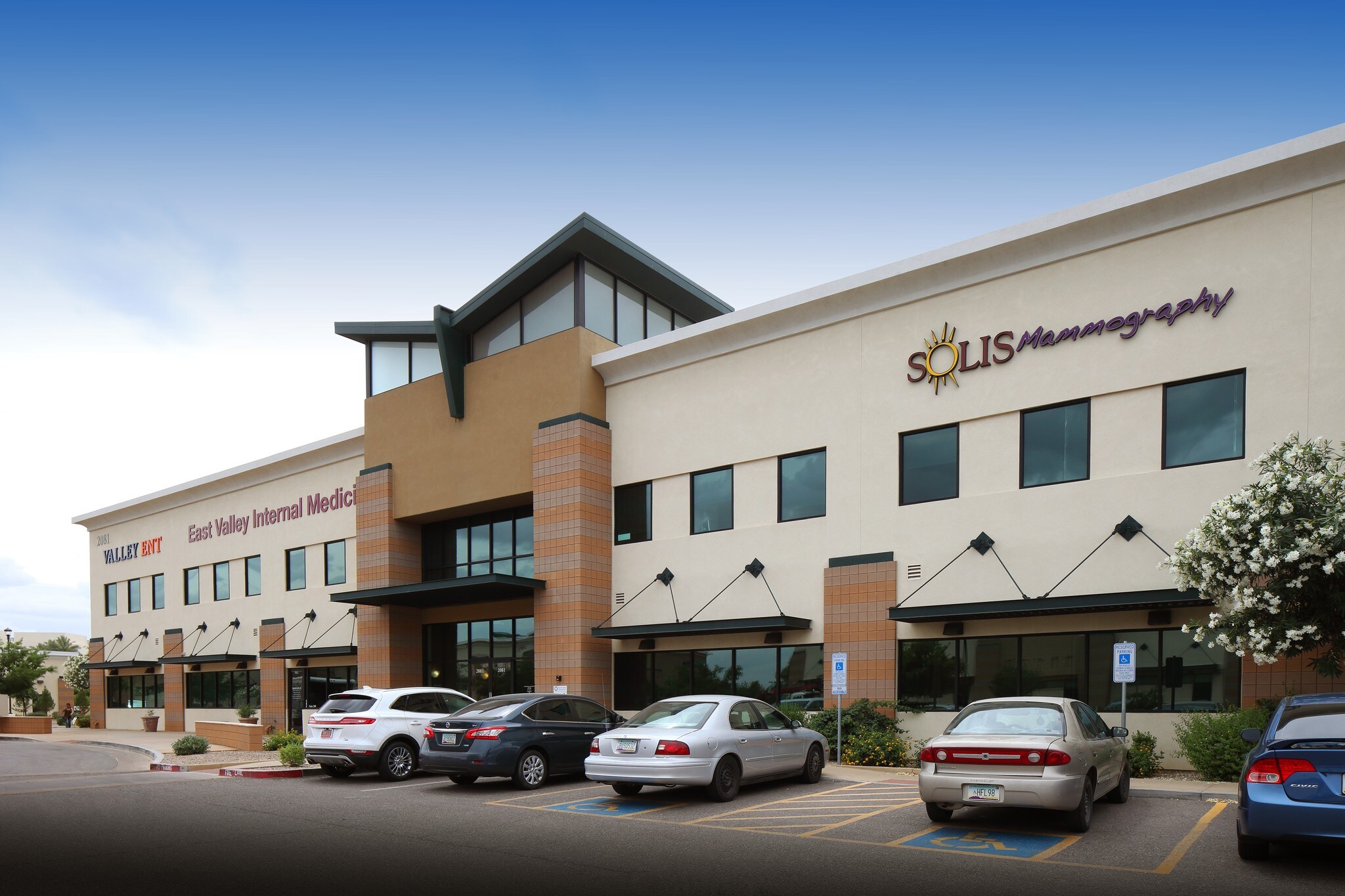 2081 W Frye Rd, Chandler, AZ for lease Building Photo- Image 1 of 2