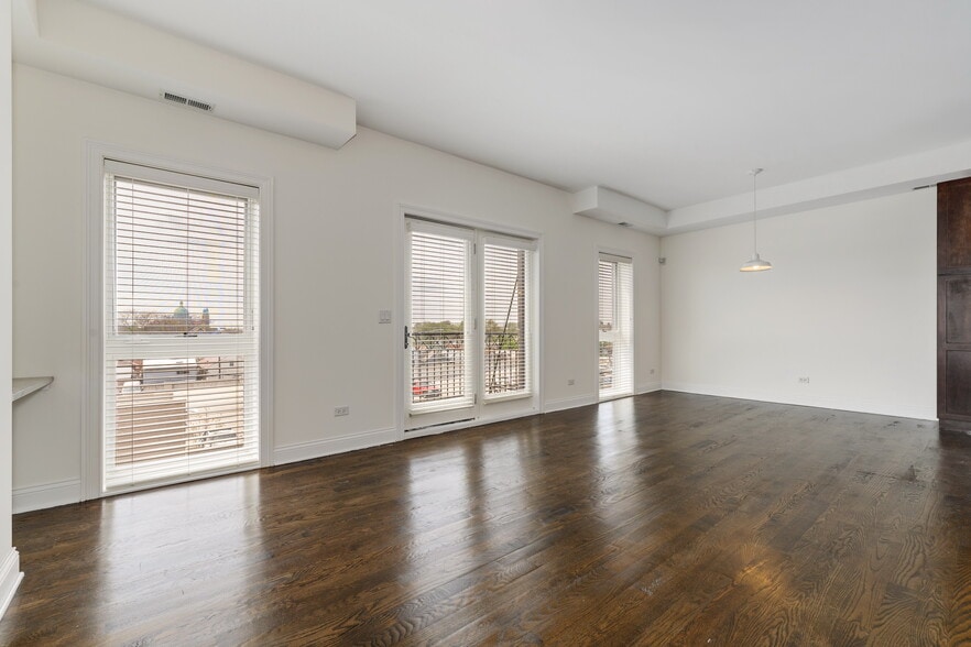 3227-3231 S Halsted St, Chicago, IL for sale - Interior Photo - Image 3 of 19