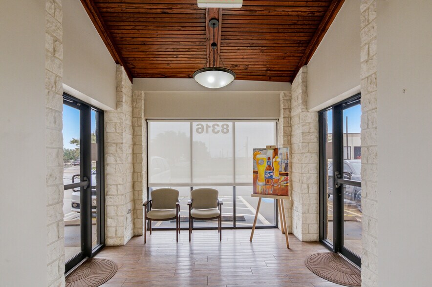 8316 Lone Tree Rd, Victoria, TX for sale - Building Photo - Image 2 of 53