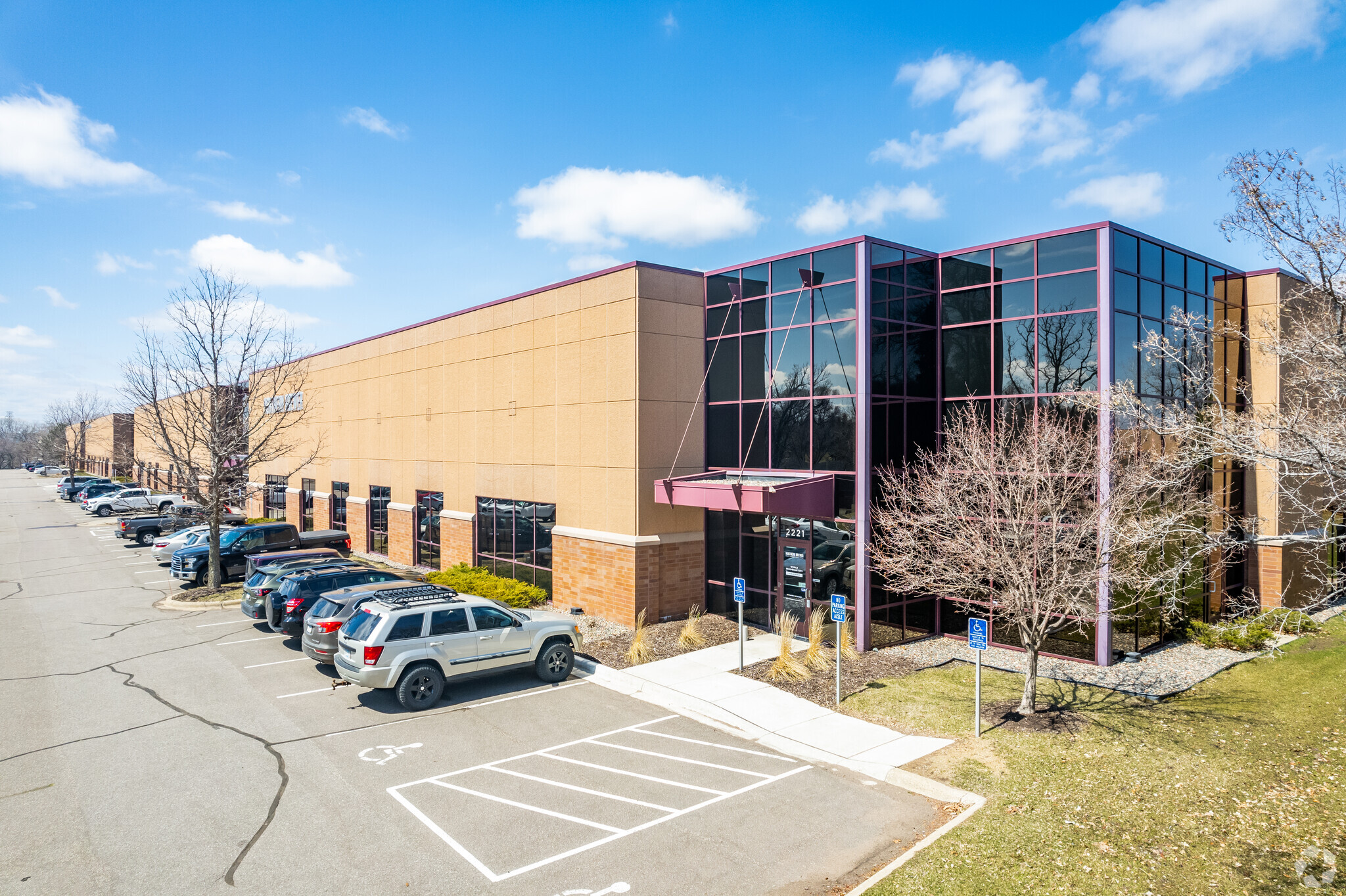 2215-2235 Highway 36 W, Roseville, MN for lease Building Photo- Image 1 of 10