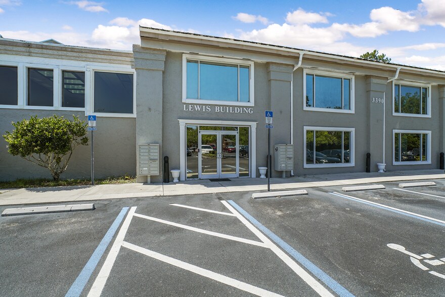 3390 Kori Rd, Jacksonville, FL for lease - Image 1 of 8