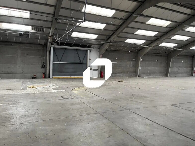 Office in Avion for lease - Interior Photo - Image 2 of 15