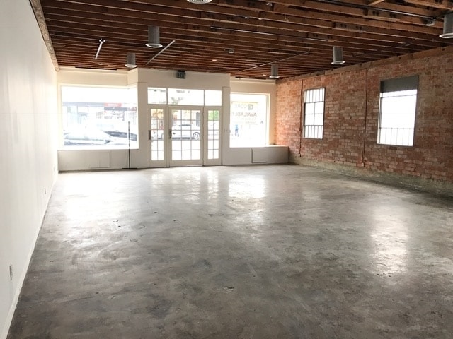 236 S Robertson Blvd, Beverly Hills, CA for lease - Building Photo - Image 2 of 11