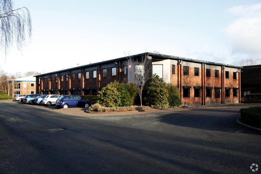 2 Pepper Rd, Stockport for lease - Primary Photo - Image 2 of 4