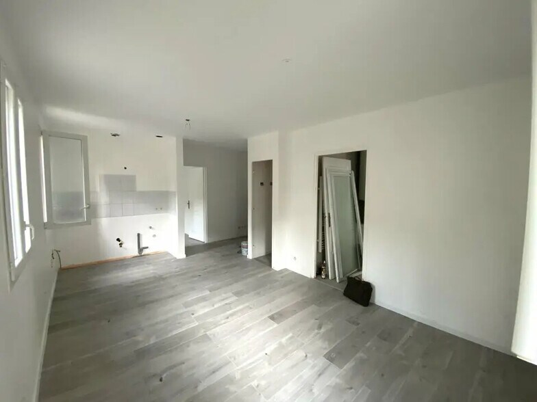 Office in Antibes for lease - Interior Photo - Image 2 of 4