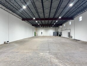 14935 NW 27th Ave, Opa Locka, FL for lease Interior Photo- Image 2 of 12