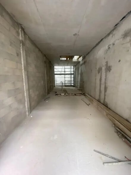 Office in Clichy for sale - Building Photo - Image 3 of 9