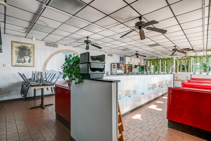 8901 Jacksboro Hwy, Lakeside, TX for lease - Building Photo - Image 3 of 25