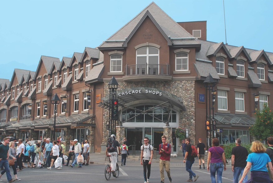 317 Banff Ave, Banff, AB T1L 1A1