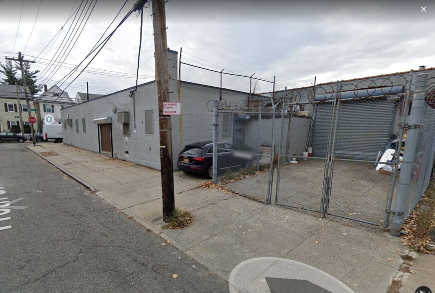 11215 14th Rd, College Point, NY for sale - Primary Photo - Image 1 of 1