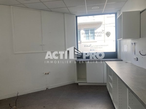 Flex in Perpignan for lease - Interior Photo - Image 2 of 4