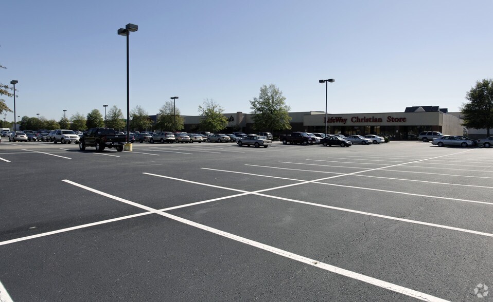 2559-2600 David H McLeod Blvd, Florence, SC for sale - Primary Photo - Image 1 of 1