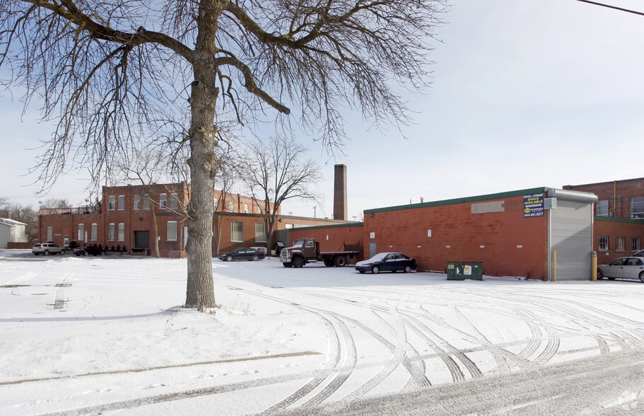 10 Henderson Ave, Brampton, ON for sale - Primary Photo - Image 1 of 1