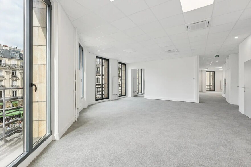 13 Place Kossuth, Paris for lease - Interior Photo - Image 3 of 15