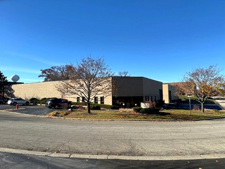 290 Industrial Dr, Wauconda, IL for sale - Primary Photo - Image 1 of 21