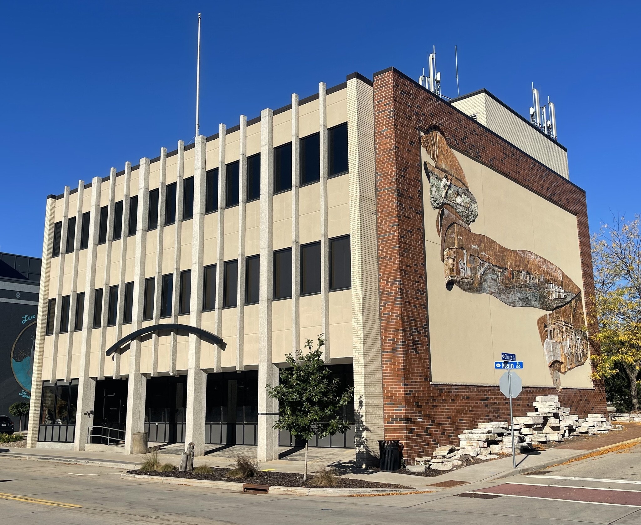 140 Main St, Menasha, WI for sale Building Photo- Image 1 of 8
