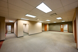 6120 Parkland Blvd, Mayfield Heights, OH for lease Interior Photo- Image 2 of 17