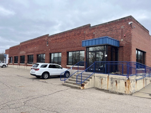 2710 N Pitcher St, Kalamazoo, MI for lease - Building Photo - Image 2 of 14