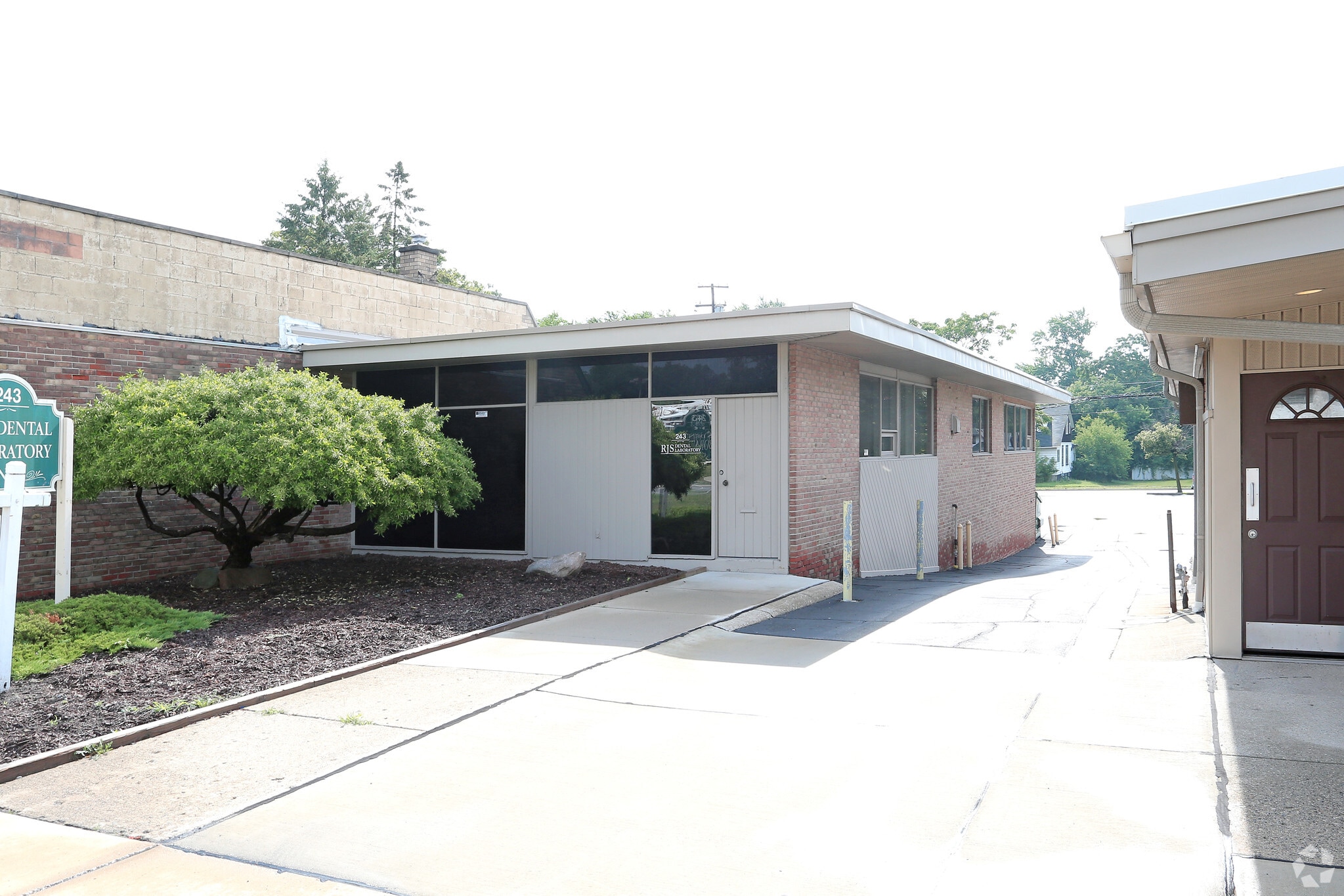 243 Southbound Gratiot Ave, Mount Clemens, MI for sale Primary Photo- Image 1 of 8