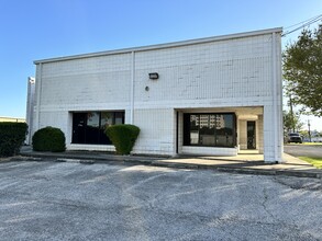 9914-9918 McCullough Ave, San Antonio, TX for lease Building Photo- Image 2 of 16