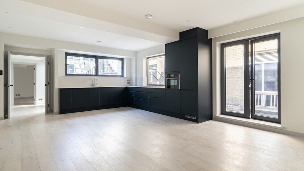 57A Kendrick Mews, London, LND SW7 3HG Reece