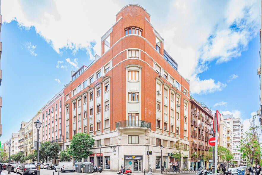 Calle Gaztambide, 49, Madrid, Madrid for sale - Primary Photo - Image 1 of 1