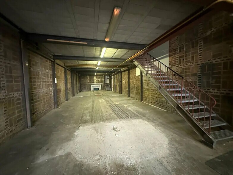 Flex in Strasbourg for lease - Interior Photo - Image 2 of 5